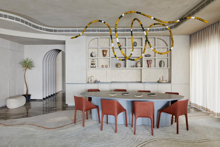Organic Modern Interior Design in The House of Contours Embraces ...