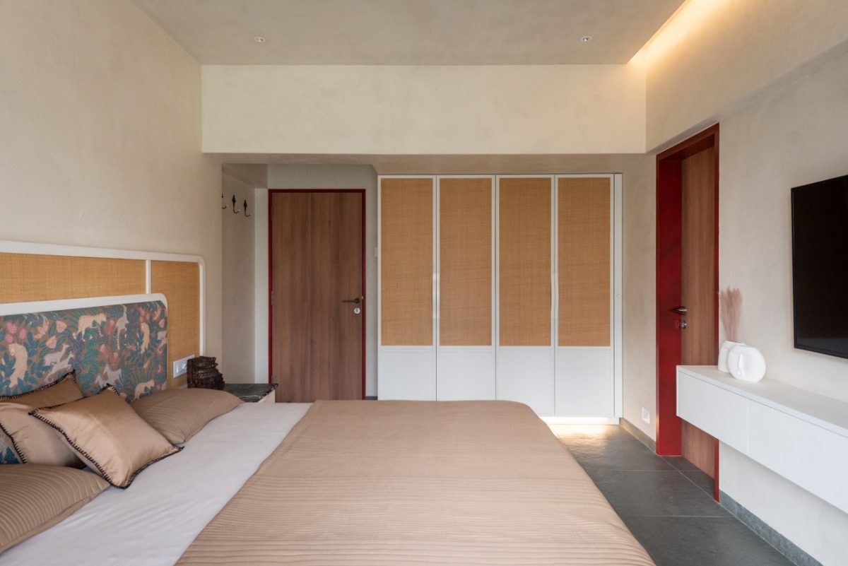 This 2 BHK Apartment Interior Design Breathes Nostalgia & Warmth ...