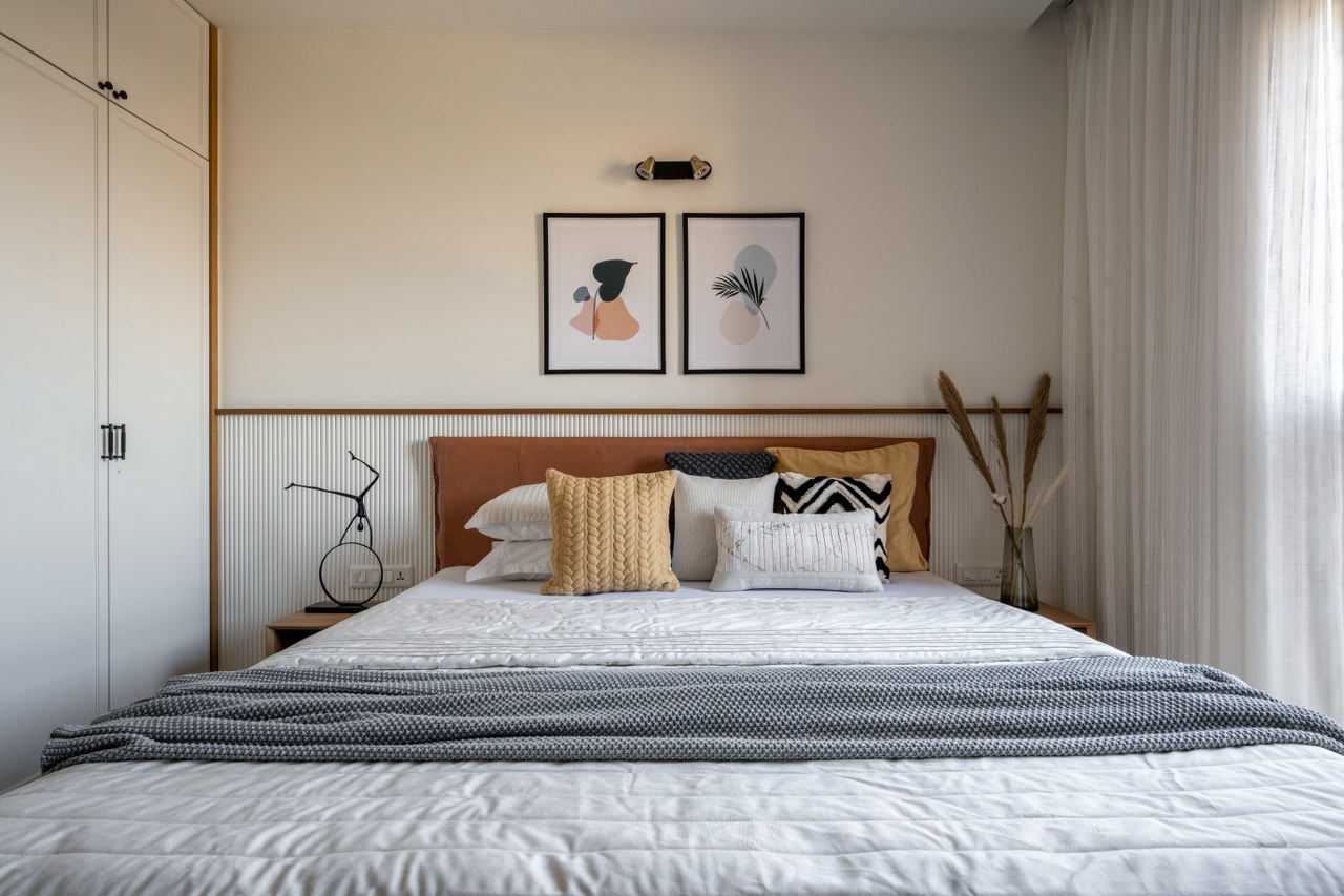 20 Simple Yet Stylish Ways For Furnishing a Small Bedroom