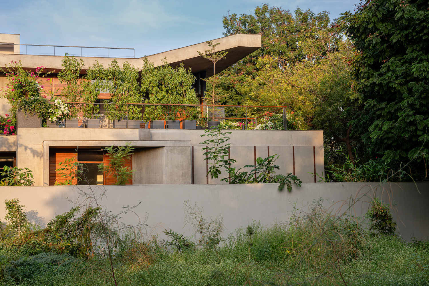 This Contemporary Indian House Design Enhances Connectivity Through