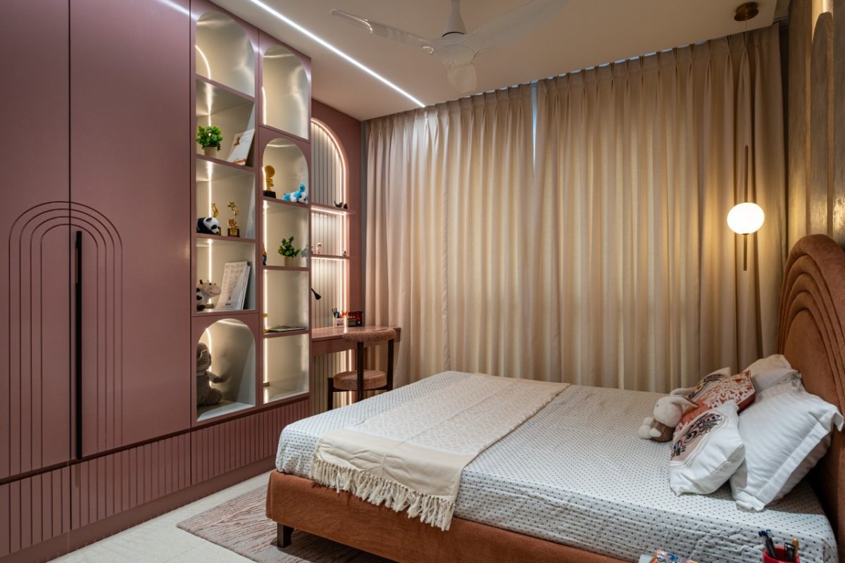 This Modern Organic Interior Design Embraces Curved Forms And Earthy ...