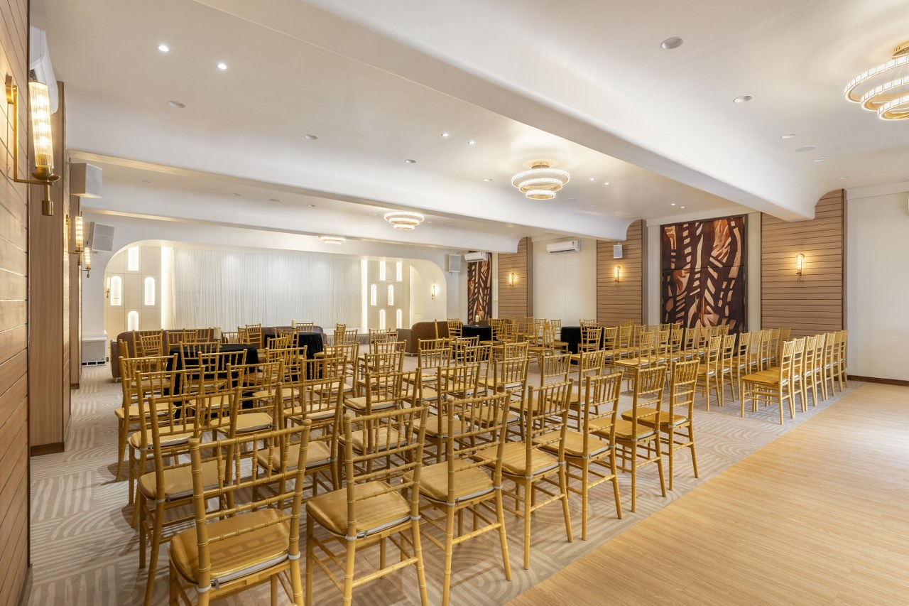 This Banquet Hall Interior Design Blends Luxury, Warmth, And ...
