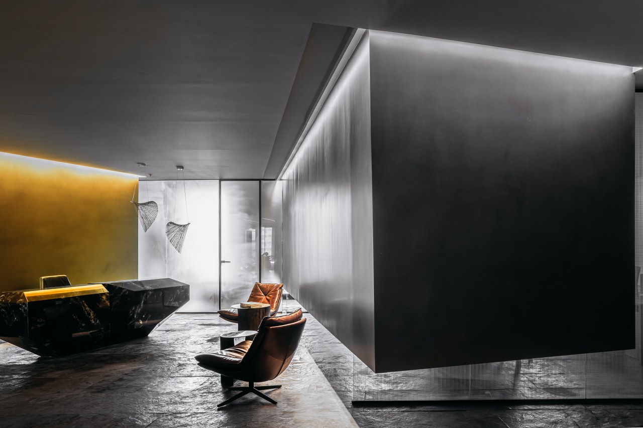 The Floating Walls Create A Suspended Sense of Space and Elegance ...