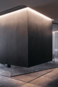 The Floating Walls Create A Suspended Sense of Space and Elegance ...