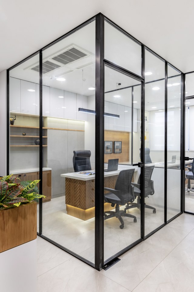 glass wall partition