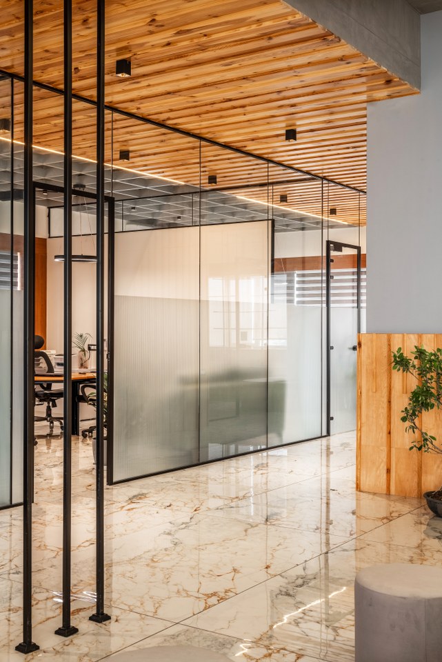 glass wall partition