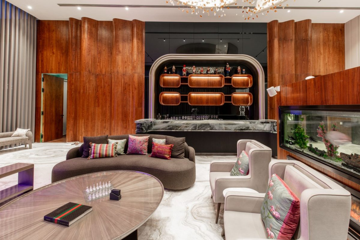 A Luxury Contemporary House Celebrates The Art of Double-height Living ...