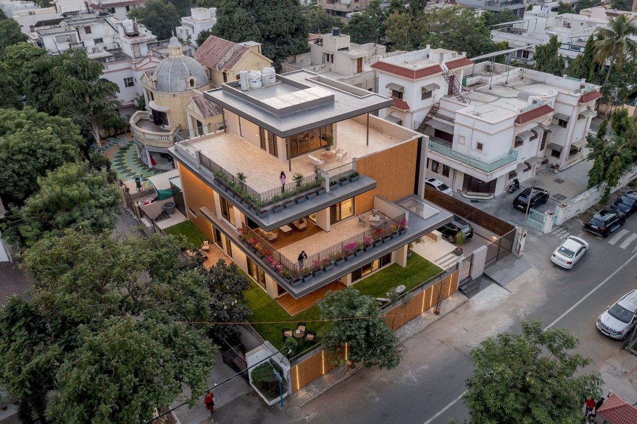 Modern Bungalow House Blends Luxury With Nature | Prashant Parmar ...