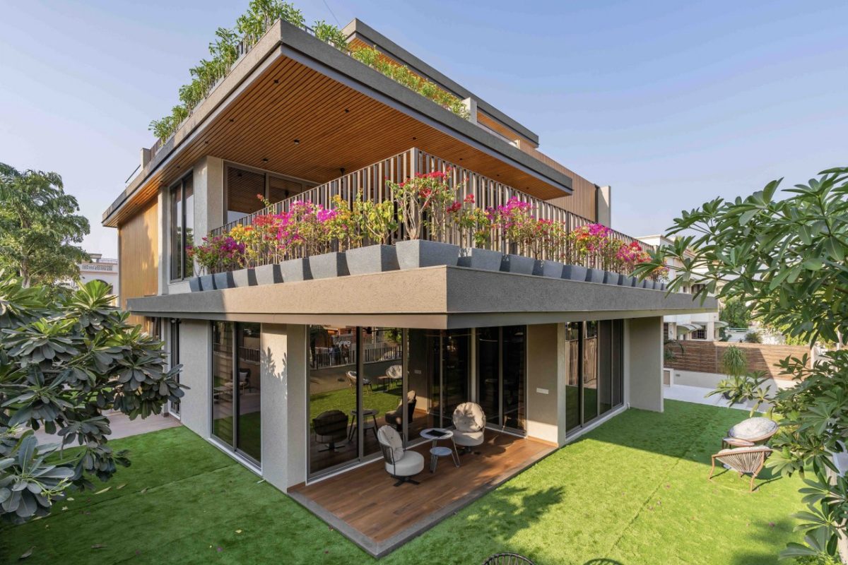 Modern Bungalow House Blends Luxury With Nature | Prashant Parmar ...