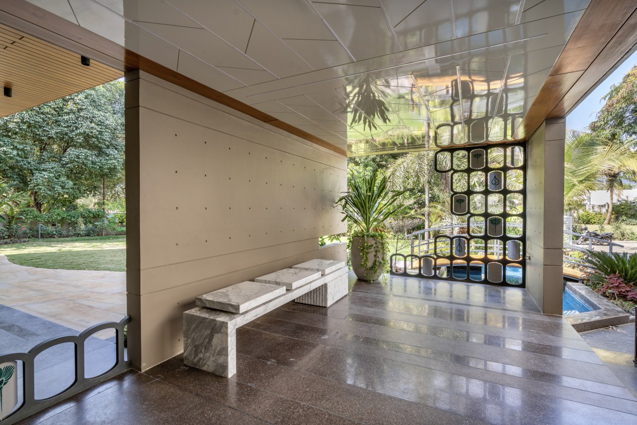 This House Welcomes Visitors With A Warm And Modern Facade Design | 9 ...