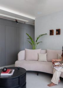 The Charm of This Home Lies In Its Bold Yet Balanced Eclectic ...