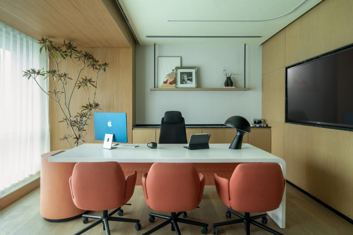 This Office Modern Interior Design Blends International Standards with ...