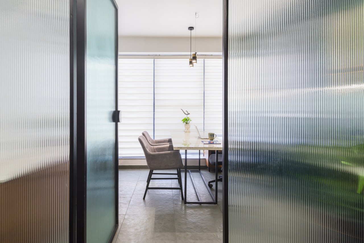 Subtle Textures And Clean Lines Enhance This Small Office Interiors ...