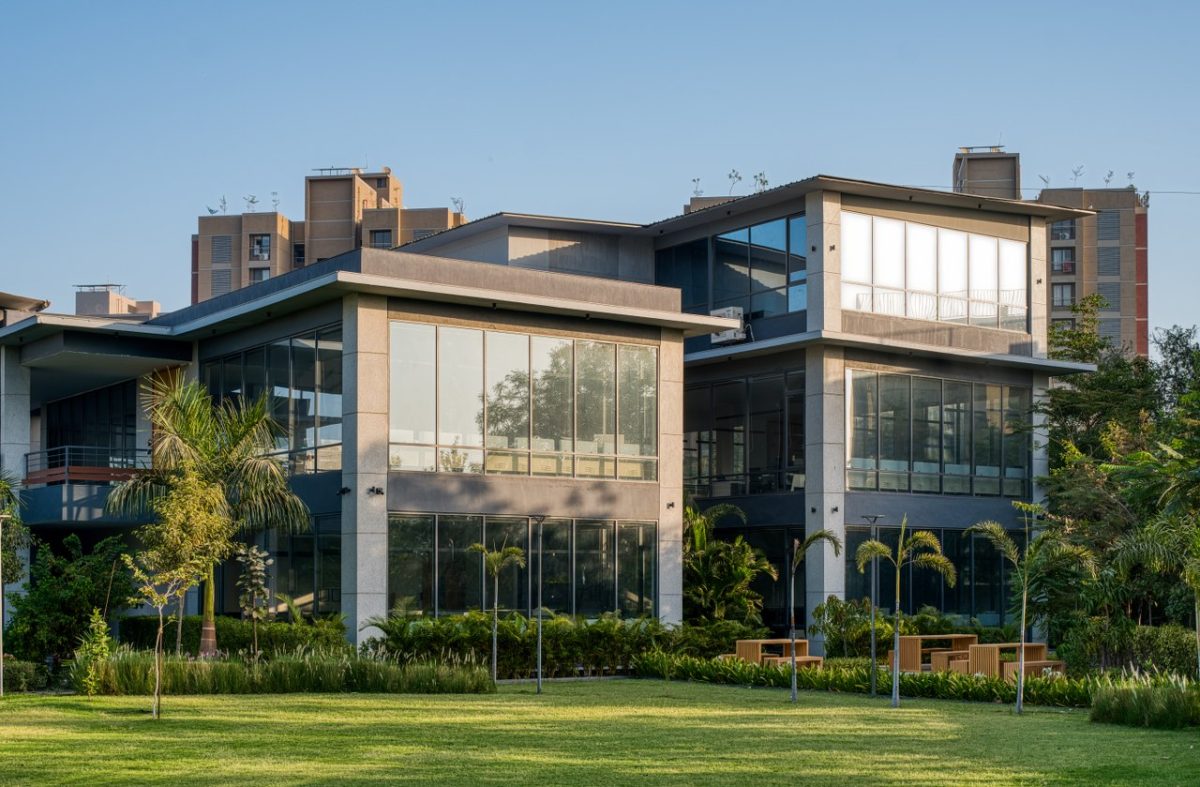 The MARS Corporate House is a Minimalist Response to Urban Density ...