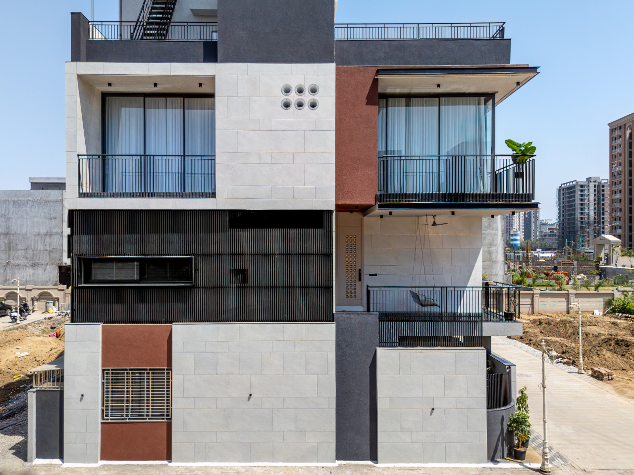 This Urban Residence Pairs Clean Lines with a Minimalist House Design ...