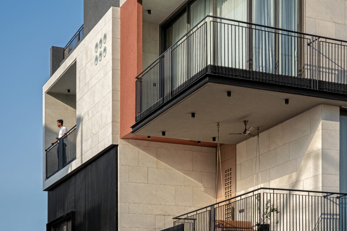 Picture of This Urban Residence Pairs Clean Lines with a Minimalist House Design ...