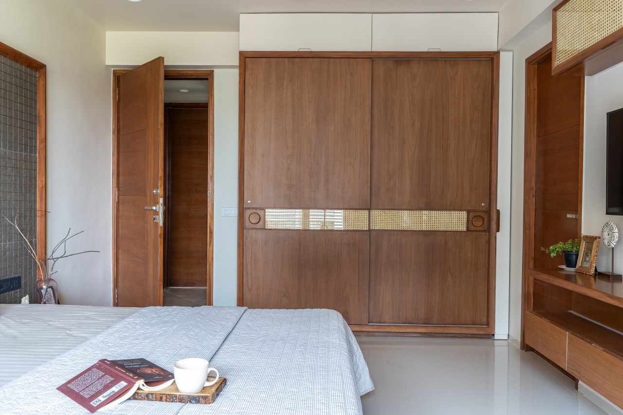 This Modern 4 Bedroom House Design Blends Warmth and Minimalism ...