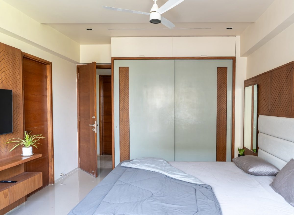 This Modern 4 Bedroom House Design Blends Warmth and Minimalism ...