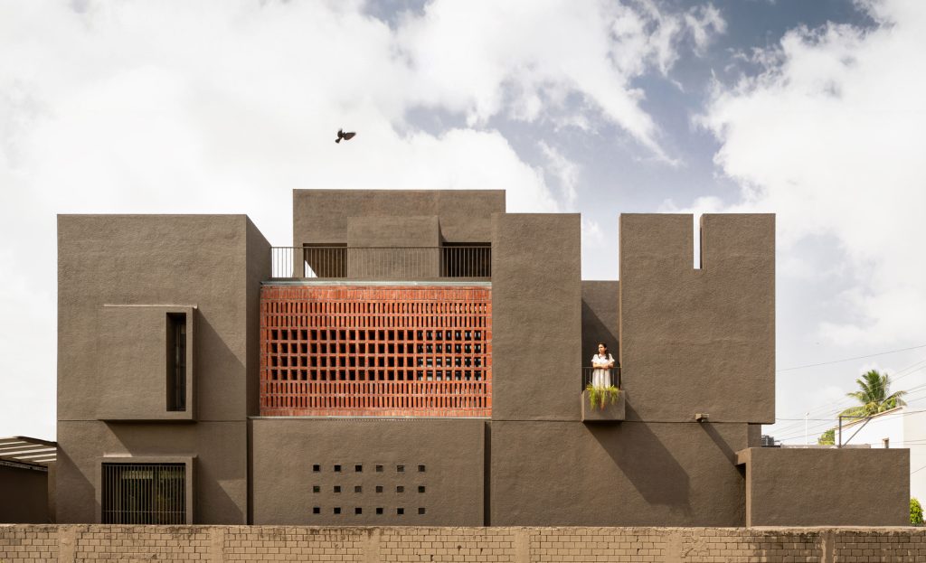 H shape house