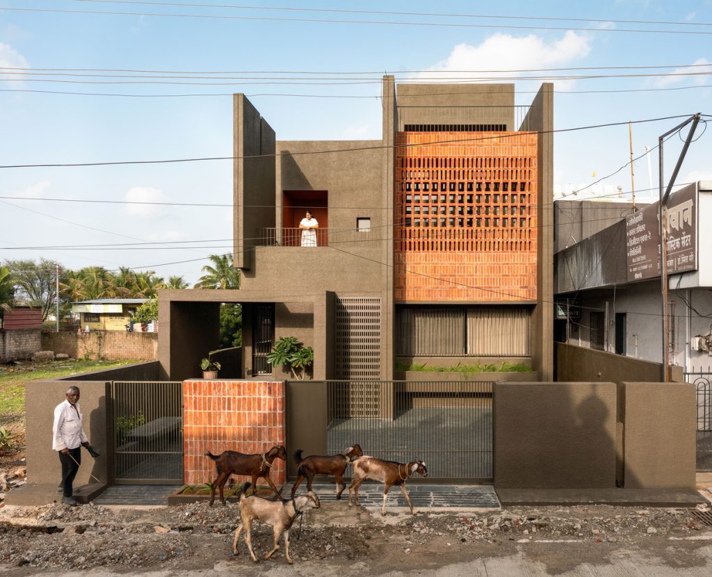 H shape house