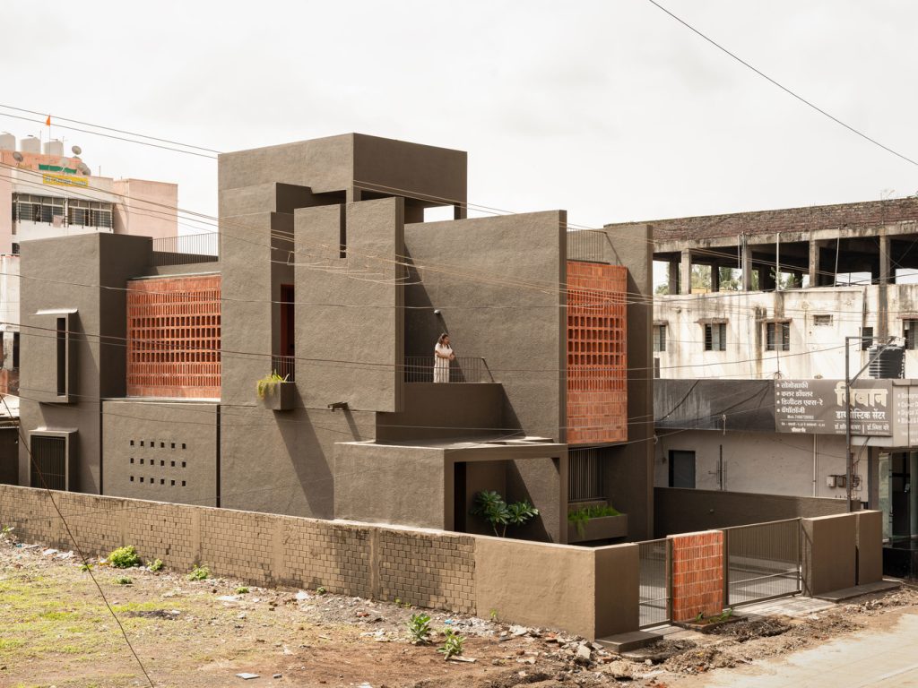 H shape house