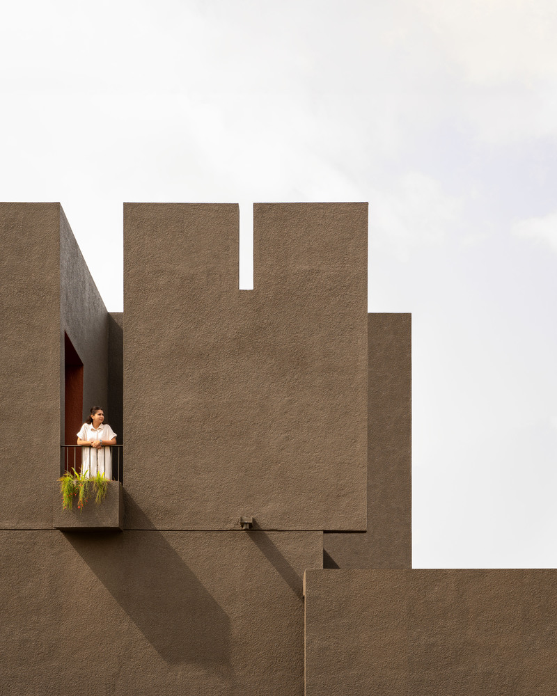 H shape house