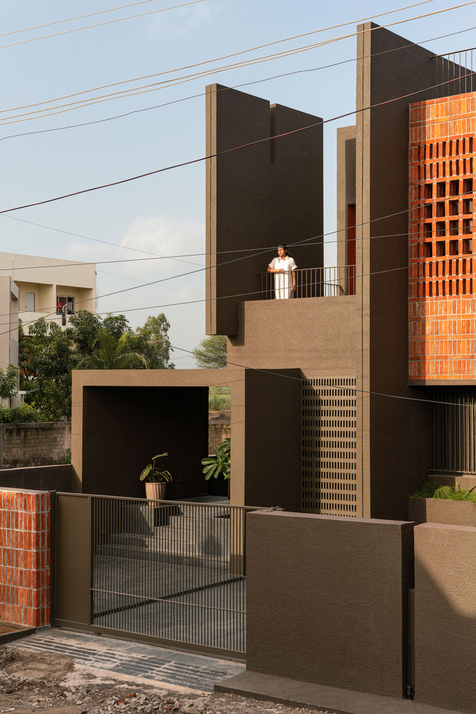 H shape house