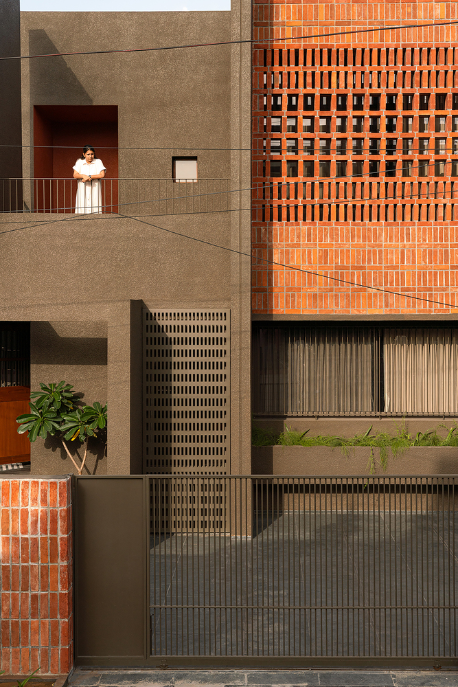 H shape house