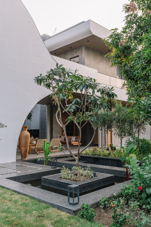 Contemporary Courtyard House