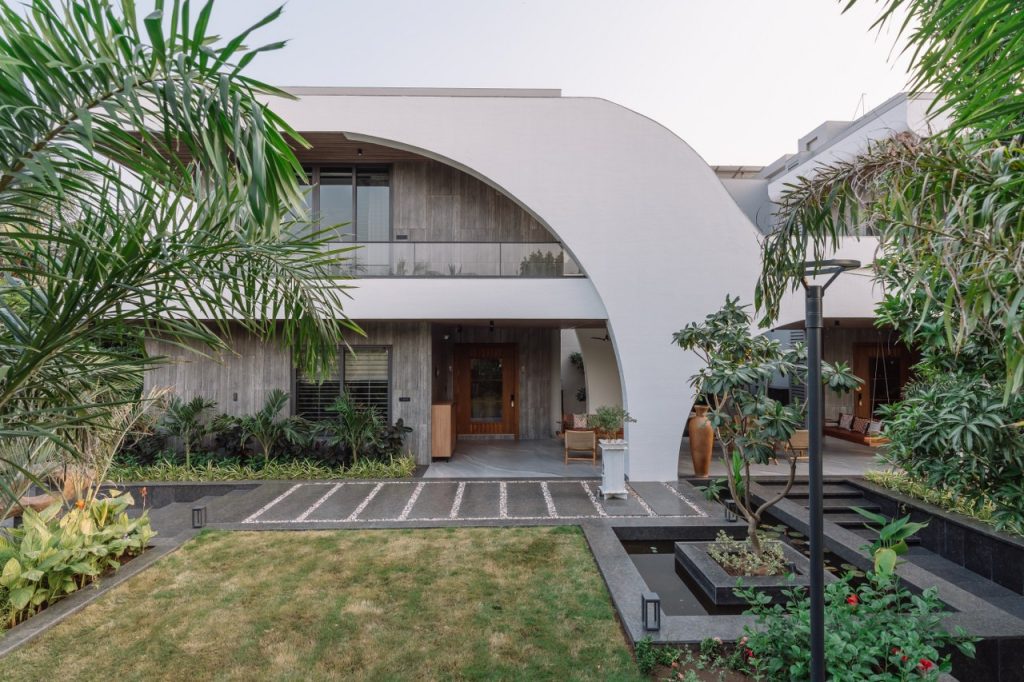 Contemporary Courtyard House