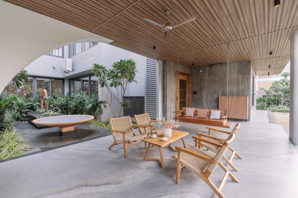 Contemporary Courtyard House