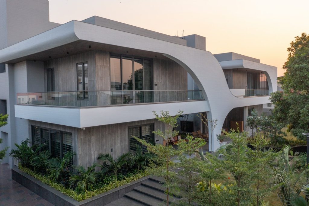 Contemporary Courtyard House