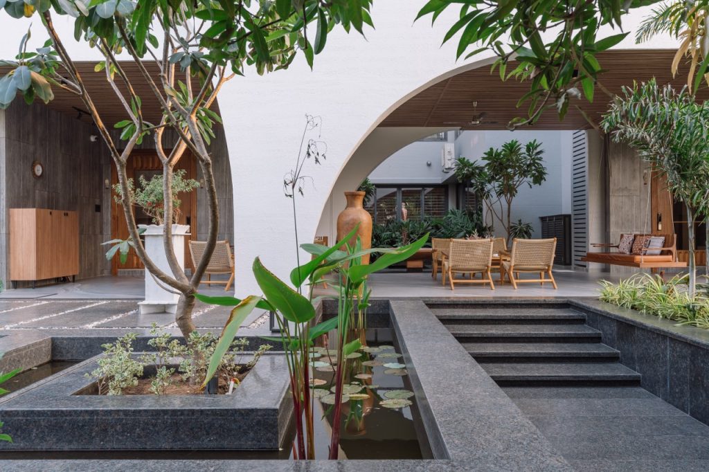 Contemporary Courtyard House
