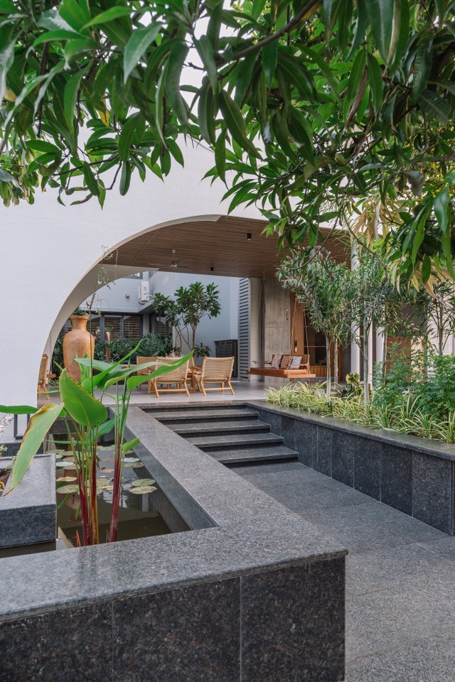 Contemporary Courtyard House