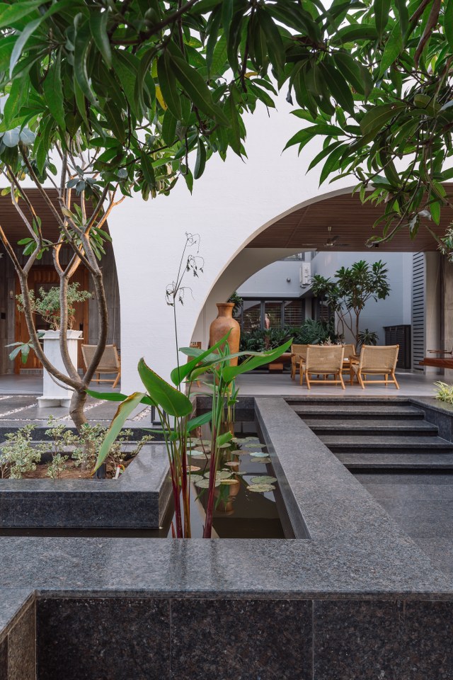 Contemporary Courtyard House