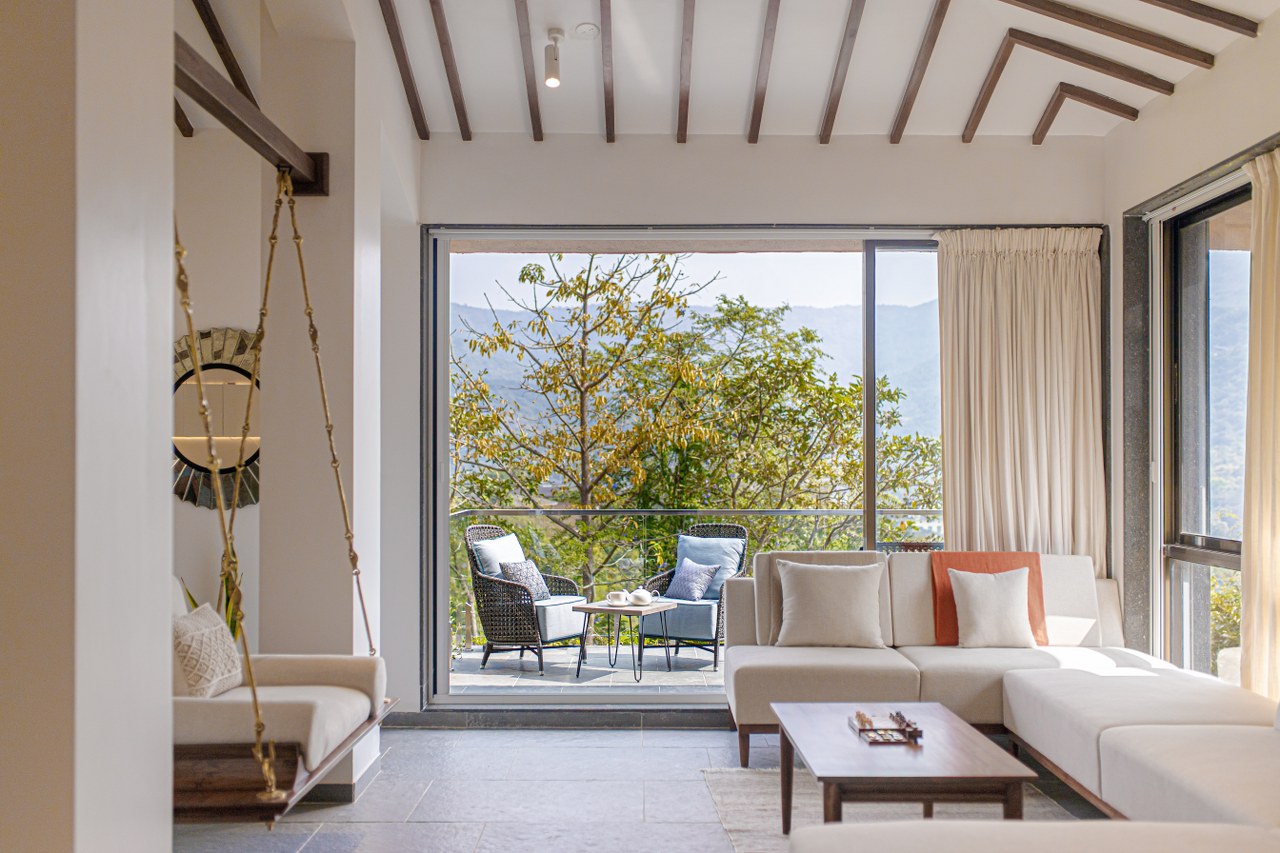 This Cozy Retreat Seamlessly Blends Nature and Architecture | Volume Design