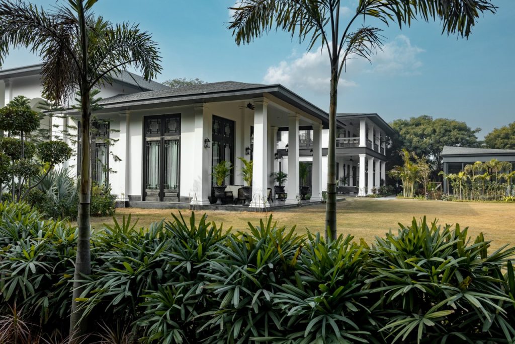 colonial house