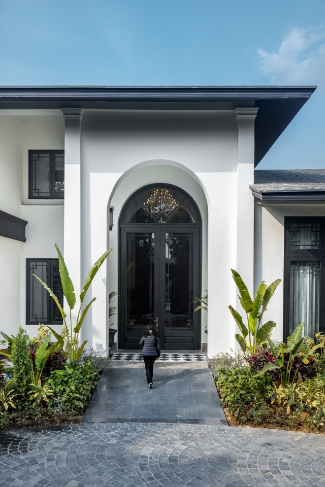 colonial house