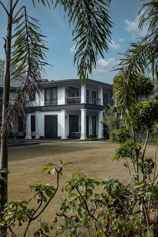 colonial house