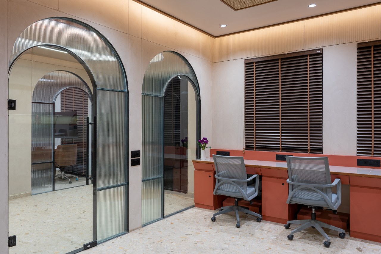 Raw Design And Refined Craftsmanship Blend In This Harmonious Office ...