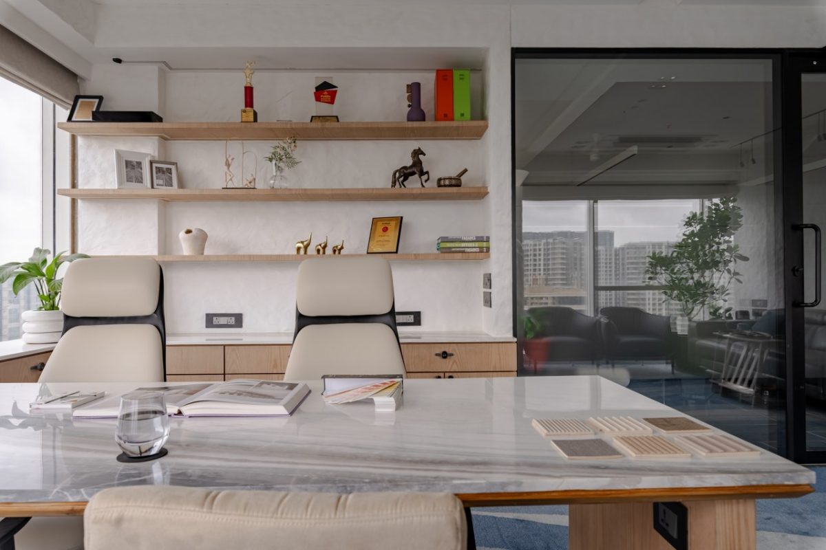 The Spatial Layout Of This Studio Narrates A Living And Breathing Story ...