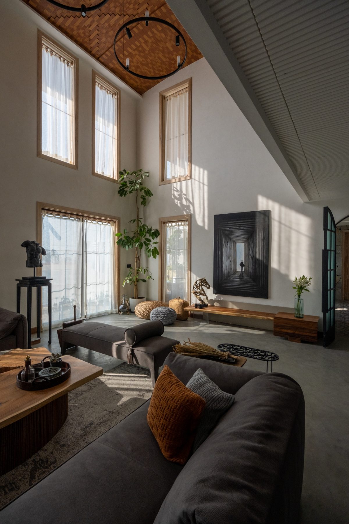 Photo inspiration: Fresh Look at The Earthy House An 8000 Sq Ft Penthouse That Evokes