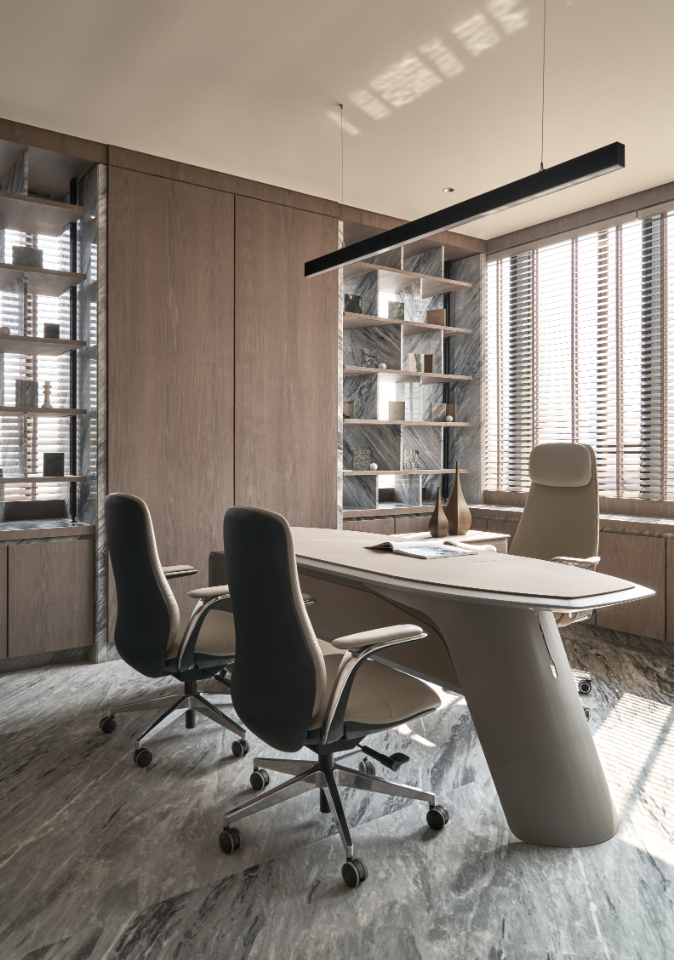 4,000 sq ft