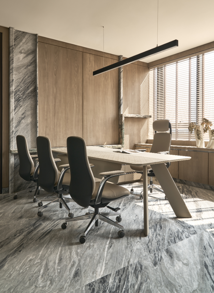 4,000 sq ft