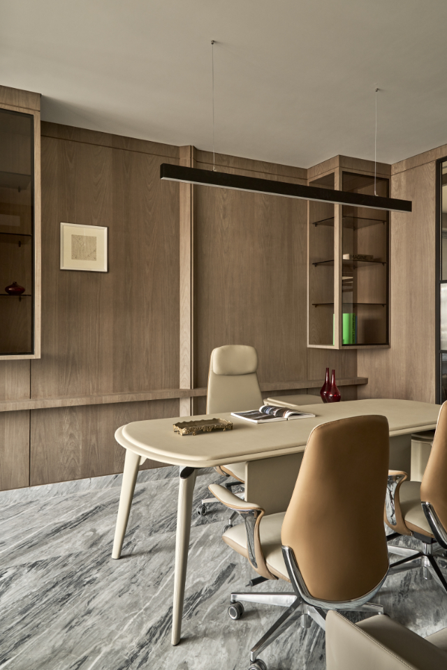 4,000 sq ft