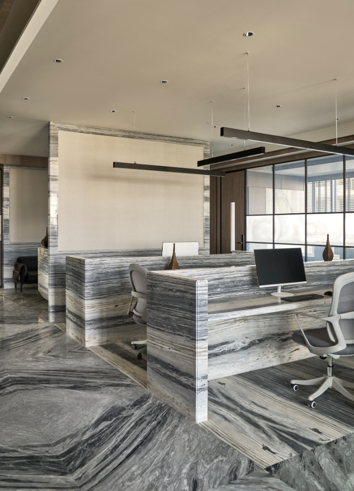 4,000 sq ft