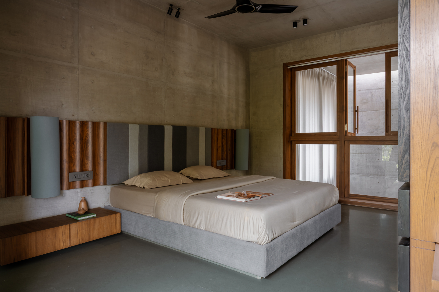 Composed Environment Scene This Home Has A Calm And Composed Environment That Invites You In ...
